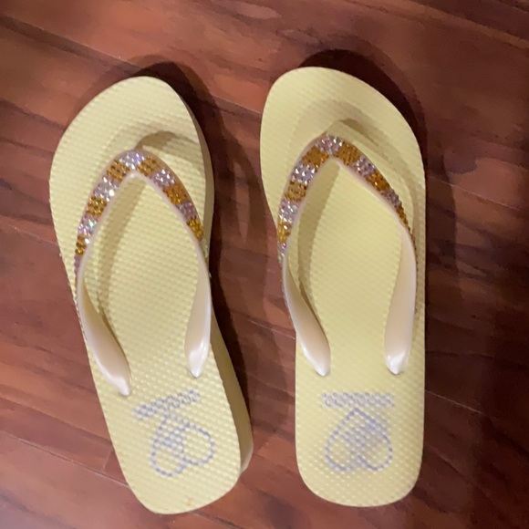 Yellow LL flip flop with rhinestones - Picture 3 of 6